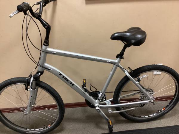 TREK MOUNTAIN BIKE 1