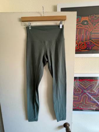 Green lululemon tights 1