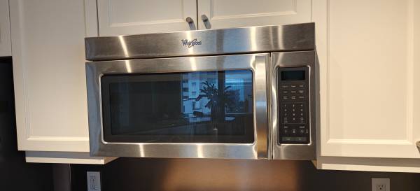 Whirlpool Microwave 1000 Watts 1