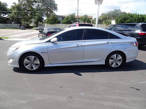 2013 Hyundai Sonata Hybrid Base 4 puertas Sedán - $6700.0063443482517633122