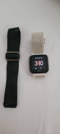 Fitbit Versa Lite 1