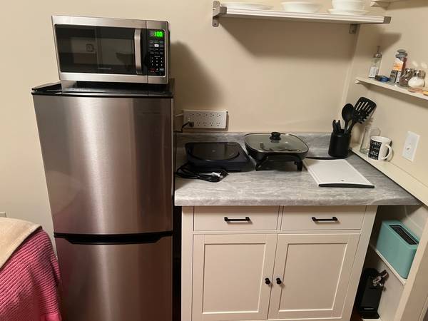 $1 / 1br - 132ft2 - Furnished room provided in exchange for caregiving help (Happy Valley)63831397504129123