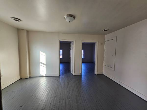 2 bedroom upper apt $900 1