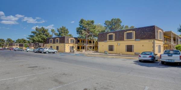 Laundry facilities, Easy freeway access, STUDIO 1