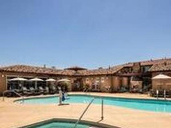 $4,174 / 3br - 1649ft2 - Microondas, fregaderos de acero inoxidable de doble seno, amplios patios privados (Santa Clarita)63840112731267124