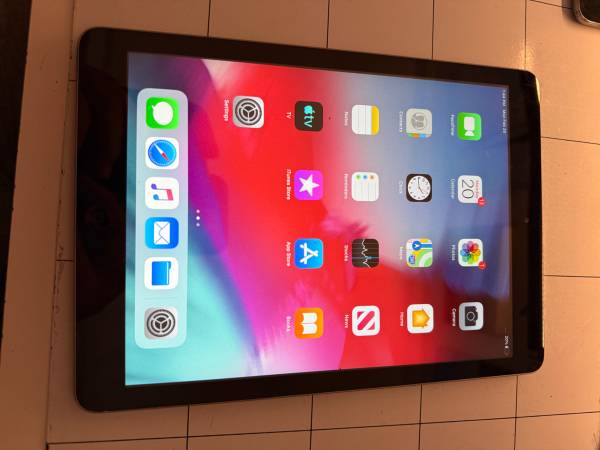 iPad Air 2013 Cellular and Wifi 64gb 1