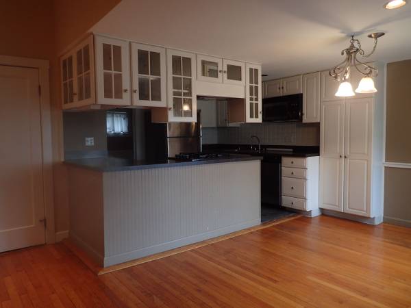 $2,900 / 3br - Quincy's Best Neighborhood - Squantum - Rare 3 Bedroom 2 1/2 Bath Apt. (Squantum)63875606378625123