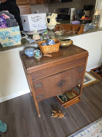 ntique Victrola Phonograph Cabinet 1