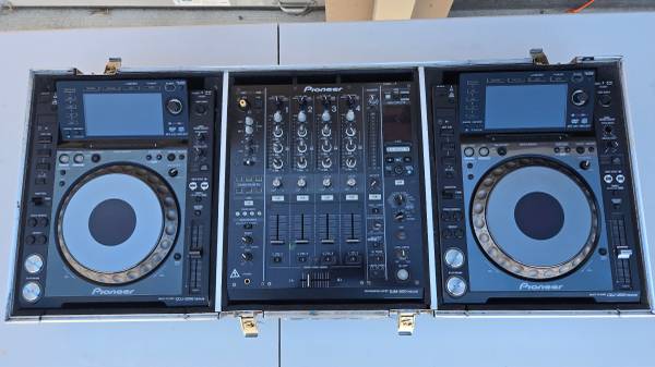 Pair Pioneer CDJ-2000 Nexus CD Turntables & DJM-900 Mixer - Working 1