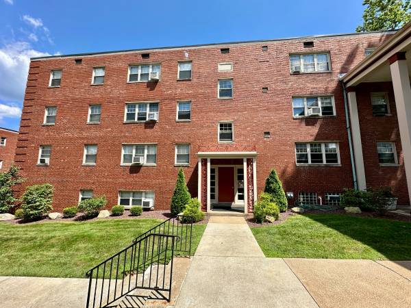 $905 / 1br - Stunning One Bedroom at Chestnut Manor! Great Avalon Location! Call!! (Avalon / Bellevue / Sewickley / Ross Township)63664545057027124