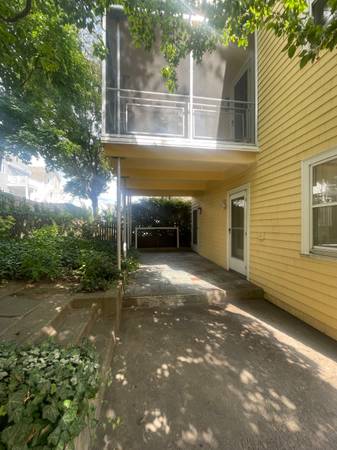$4,500 / 5br - Spacious 5BR/2BA Apartment near Tufts & Davis Sq – $4500/month (somerville)63845968079489123