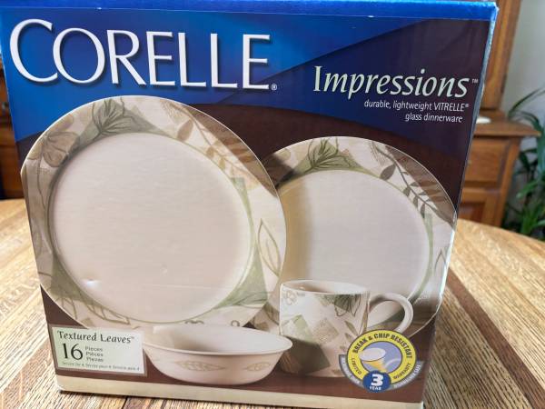 Corelle Impressions "Textured Leaves" 16 Piece Dinnereare Set, NIB 1