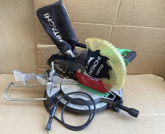 Hitachi C10FCE2 10″ Compound Miter Saw – Excellent Condition 1
