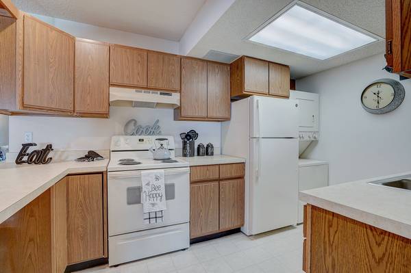 $2,099 / 2br - 1382ft2 - Welcome to Saddlewood Park Townhomes (Minnetonka)64003960150403123