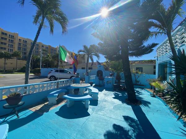 $549 / 1br - 450ft2 - PERFECT SPOT STEPS FROM THE BEACH $549 WEEKLY (Deerfield Beach)63825137213827123