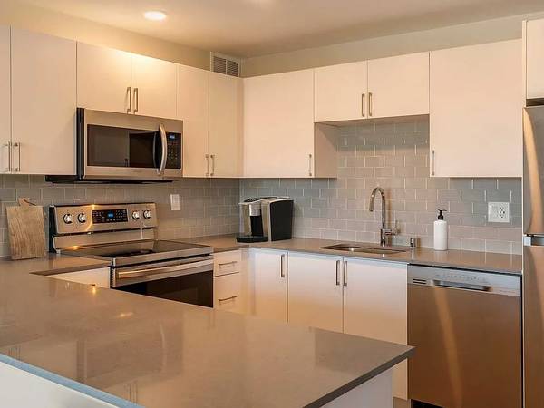 $1,625 / 1br - 665ft2 - Ocean-View One-Bedroom in the Sunset District63813715761025122