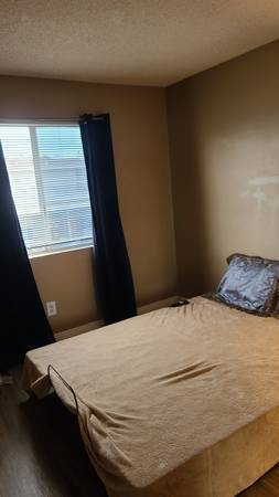 $1,450 / 2br - 950ft2 - 2 BR-1 BA - CONDO AMUEBLADO - GARAJE - lavadora/secadora en unidad - autobús ucsd (La Jolla Colony)63775411473537122