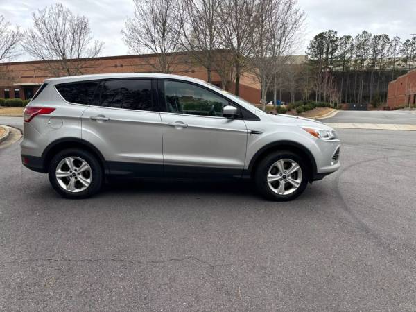 Escape SE Sport Utility 4D SUV 2016 - $6,200 (Auto Nova LLC)63621080232707123
