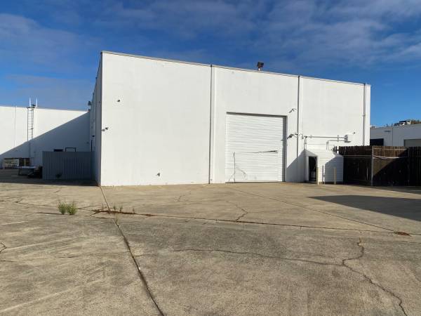 $3,000 / 2500ft2 - TALLER DE REPARACIÓN PARA AUTOS, CONCESIONARIO M2 INDUSTRIAL PESADO, OFICINA, PORTÓN (Sacramento)63961338983042121