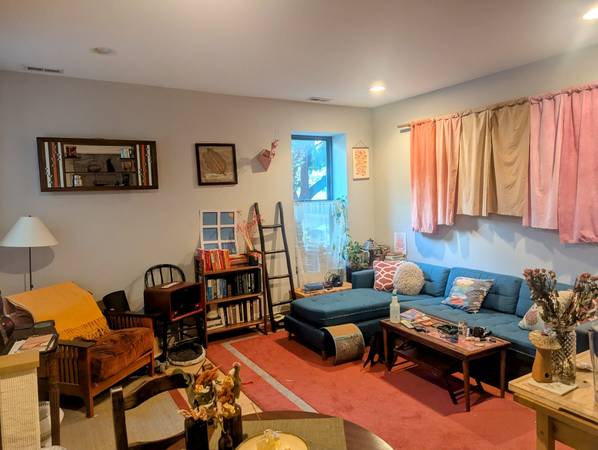 $1,700 / 2br - Available now! Two bedroom, pet friendly Logan Square apartment (Logan Square)63960148951427120