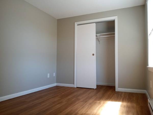 $1,995 / 3br - 742ft2 - PRICE REDUCTION! 3-Bedroom Garden-Style Apartment in Sunderland! (Sunderland)64017047786115123