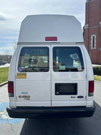 2012 FORD E3250 - HI-TOP EXT VAN w/WHEELCHAIR LIFT - 5.4L V8 - 34K MIL - $22,995 (York)63435754352897123