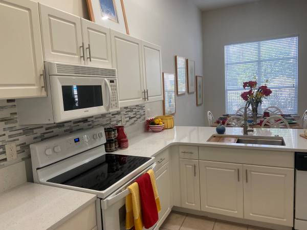 $2,139 / 3br - 3 BEDROOM 2 BATH APARTMENT AVAILABLE!!**$300 Off Your 1st Month's Rent (5333 SW 75th Street, Gainesville, FL.)63823035551747123