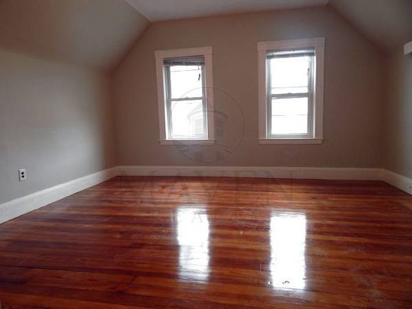 $900 / 5br - Rooms for Rent  Ball Square Area | Spacious 5BR/2BA Apartment. (Medford, Ball Sq, Tufts University)63797280744065122