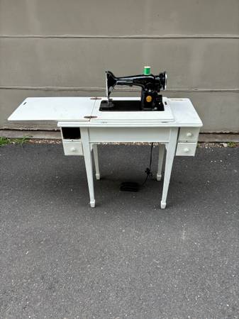 Vintage 1940s Singer Sewing Machine Desk 1