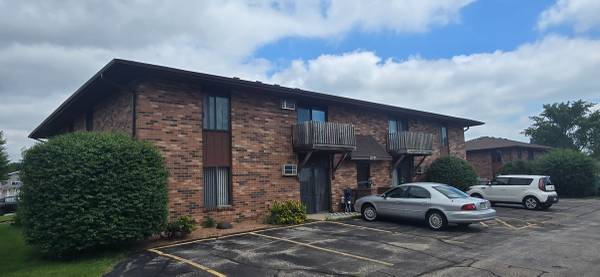 $925 / 2br - OCUPACIÓN INMEDIATA Disponible en Meadow Manor Apts y en septiembre de 2025 (Neenah)63845973408129124