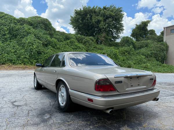1995 Jaguar XJ6 - $2,50063620105796353121