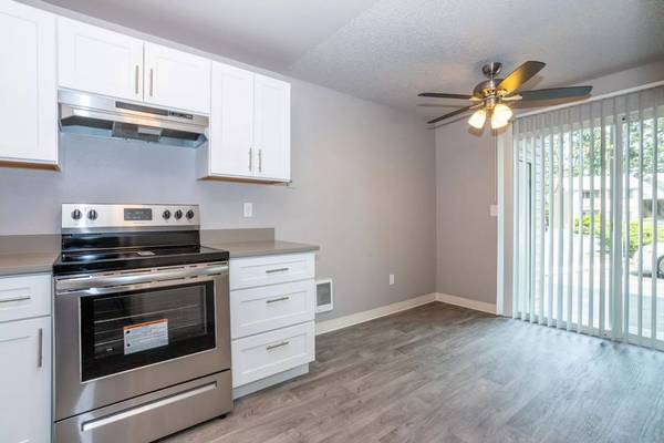 $1,765 / 2br - 900ft2 - Your Puyallup dream spot! 2 bed, 1 bath - Take a peek. (Puyallup)63799881727873123