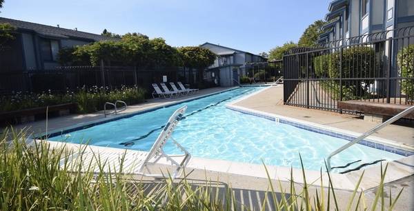 $3,000 / 2br - 790ft2 - Sunny Quiet Upstairs  2 bdrm / 1 bath Capitola Condo (capitola)63908866575235121