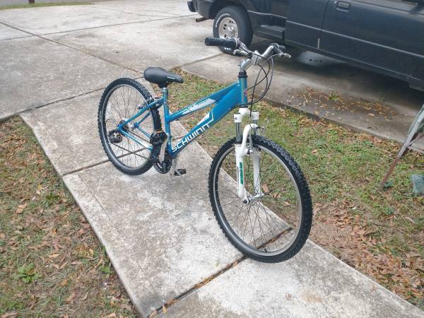 Ladies 26" Schwinn Mountain Bike 1