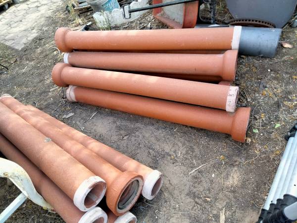 Clay drainage pipe::very sturdy 1