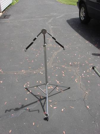 CHELLO TRIPOD 1