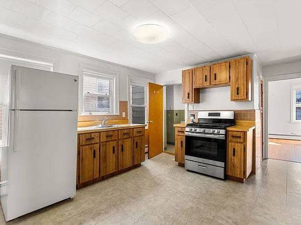 $692 / 1br - Bright & Modern 1BR with In-Unit Laundry (Plattsburgh)63659549331585120