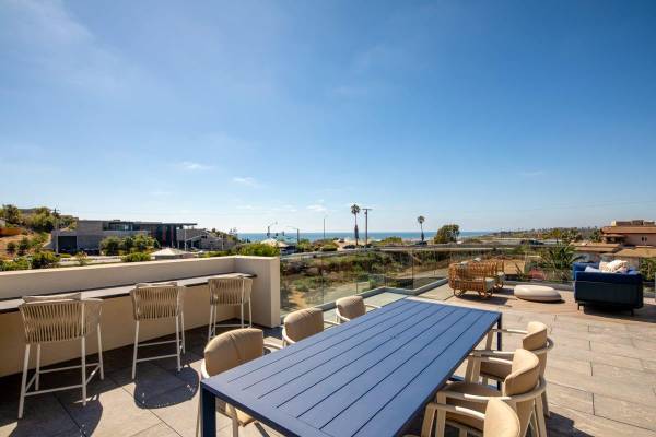 $4,965 / 2br - 1122ft2 - Plano de planta de una, dos y tres habitaciones, pisos de madera de vinilo en todas partes (Encinitas)63657343147521121
