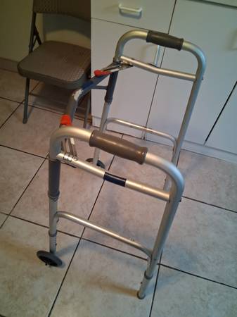 Andador plegable Drive - $20 (Park Ridge)
