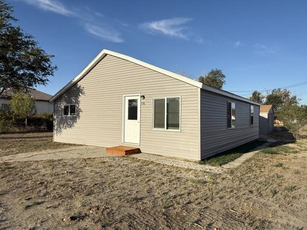 $162,059 / 3br - 1080ft2 - ¡Hogar agradablemente renovado en el corazón de Shoshoni! (116 California Street, Shoshoni, WY)63829654646787120