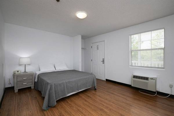 Flat Screen TVs, Fully Furnished, WiFi access 1