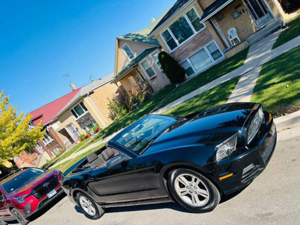 2014 Ford Mustang. V 6    Sport 1