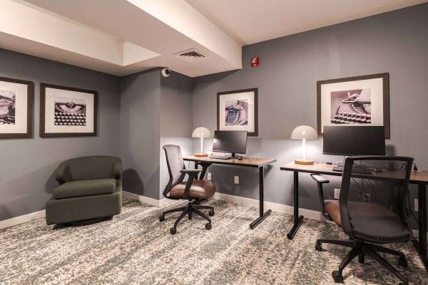$1,414 / 2br - 2 BD, Bend OR, Elevator Serviced Building (611 NE Bellevue Drive, Bend, OR)63839294241795123