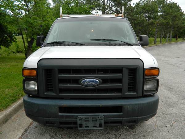 2013 Ford E150 - Photo 2