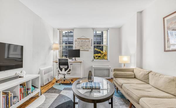 $2,080 / 1br - 600ft2 - Subarriendo ahora disponible! Un dormitorio en el corazón de Hills Kitchen (Uptown)63862608534401121
