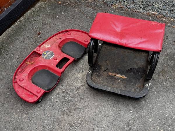 Rolling Knee Pad and Rolling Stool 1
