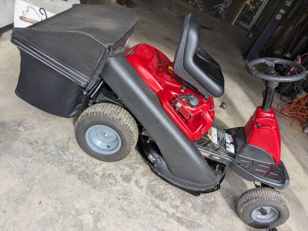 2012 CRAFTSMAN 30 INCH CUT TRACTOR 1