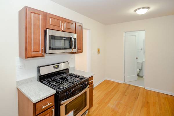 $775 🏡 Great Cicero Studio with Free Heat! 5011 W Cermak 💰 $775/Month (Cicero)63959741970307124