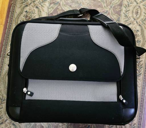 LAPTOP CARRY CASE 1