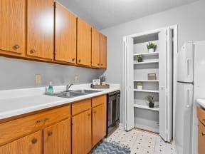 $900 / 2br - 860ft2 - NEED MORE SPACE? BEAUTIFUL SPACIOUS APARTMENTS ARE WAITING APPLY (SW Cedar Rapids, Iowa)63679458688899122